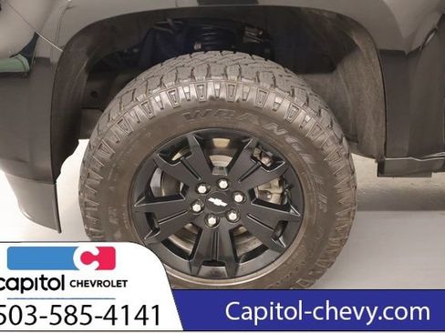 Used 2022 Chevrolet Colorado Z71 w/ Z71 Midnight Edition AWD/4WD image 9