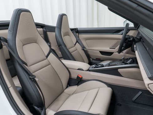 New 2026 Porsche 911 Carrera 4S image 26