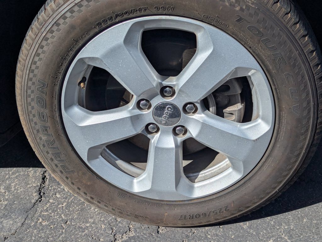 Used 2021 Jeep Compass Latitude w/ Sun and Sound Group FWD image 9