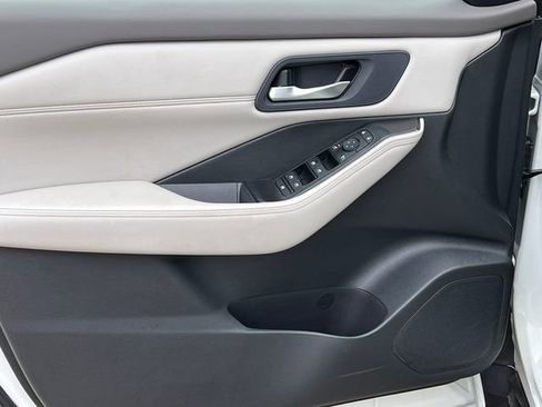 Used 2023 Nissan Rogue SV w/ SV Premium B Package image 14