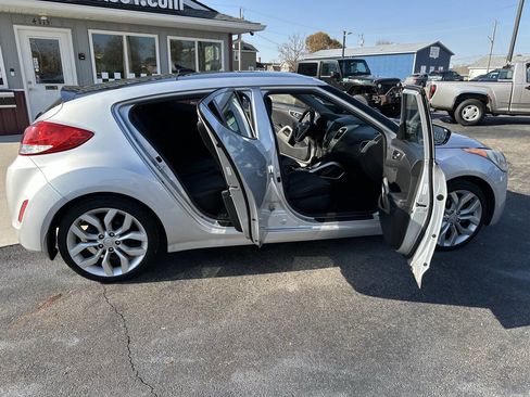 Used 2013 Hyundai Veloster w/ Style Pkg image 5