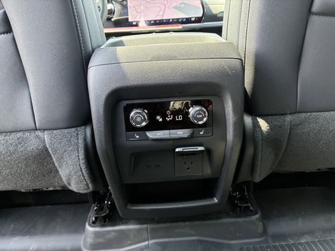 New 2026 Chevrolet Traverse RS w/ LPO, Floor Liner Package FWD image 18