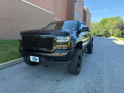 Used 2017 Chevrolet Silverado 1500 Custom w/ Custom Convenience Package AWD/4WD image 3