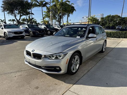 Used 2018 BMW 330i xDrive Wagon image 10
