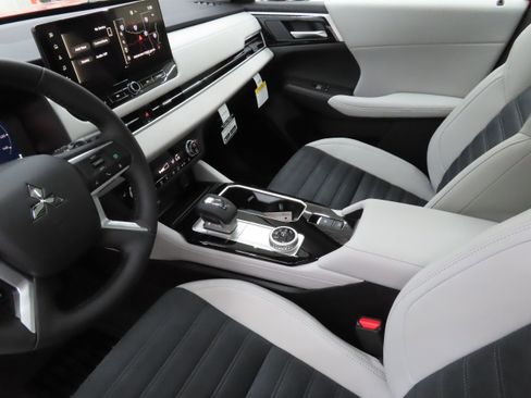 New 2026 Mitsubishi Outlander SE FWD image 21