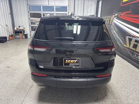 Used 2023 Jeep Grand Cherokee L Laredo AWD/4WD image 17
