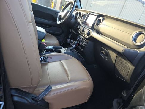 Used 2022 Jeep Wrangler Unlimited Sahara AWD/4WD image 5