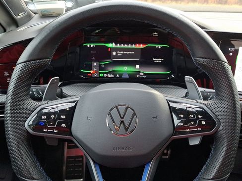 Used 2024 Volkswagen Golf R image 19