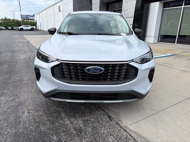 Used 2025 Ford Escape Active FWD image 2