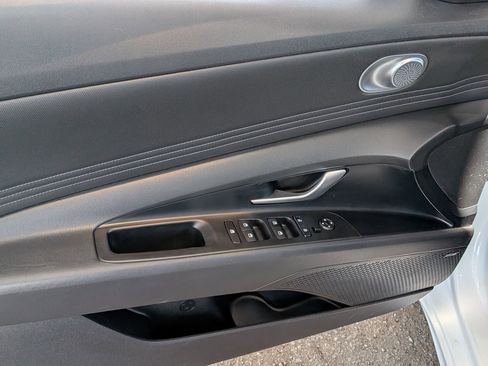 Used 2022 Hyundai Elantra Limited FWD image 8