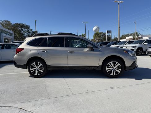 Used 2019 Subaru Outback 2.5i Limited image 2