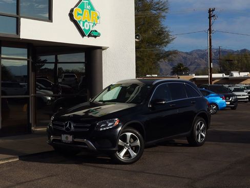 Used 2018 Mercedes-Benz GLC 300 w/ Premium Package image 2