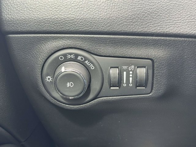 Used 2020 Jeep Compass Latitude w/ Popular Equipment Group AWD/4WD image 28