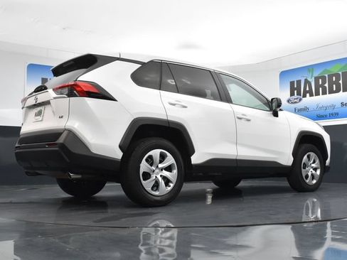 Used 2022 Toyota RAV4 LE FWD image 22