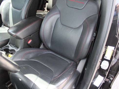 Used 2014 Jeep Cherokee Trailhawk w/ Technology Group AWD/4WD image 3