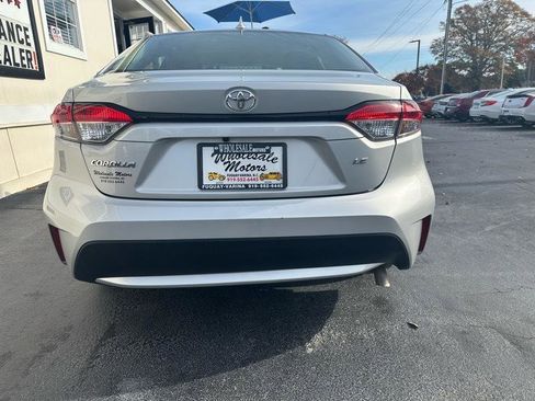 Used 2022 Toyota Corolla LE FWD image 5
