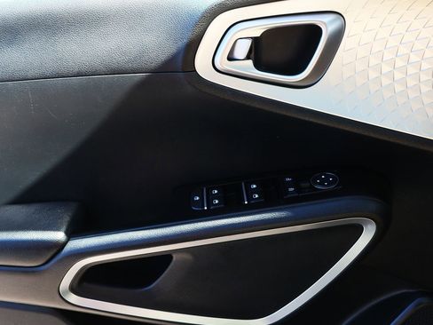 Used 2021 Kia Soul LX image 37