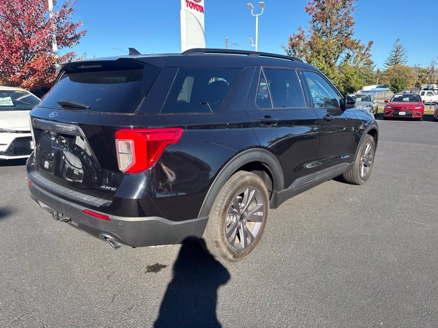 Used 2023 Ford Explorer XLT w/ Equipment Group 202A AWD/4WD image 2