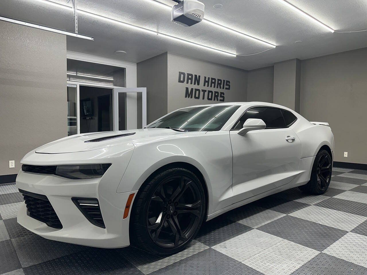 Used 2017 Chevrolet Camaro SS RWD image 2
