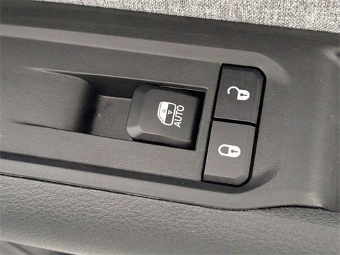 Used 2024 Jeep Compass Latitude image 32