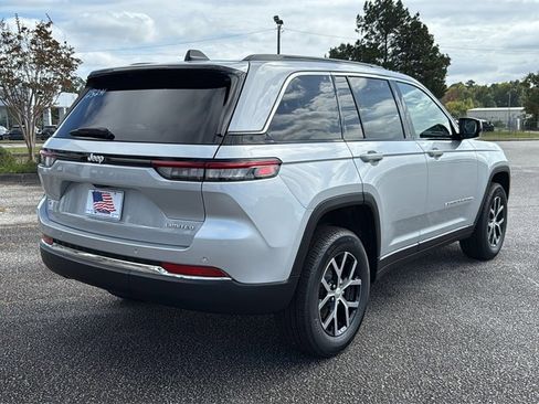 New 2025 Jeep Grand Cherokee Limited image 8