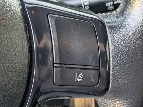 Used 2017 Toyota Yaris SE image 18