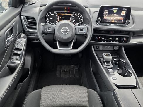 Used 2024 Nissan Rogue SV image 8