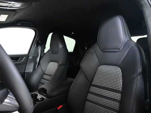 Certified 2025 Porsche Cayenne GTS image 5