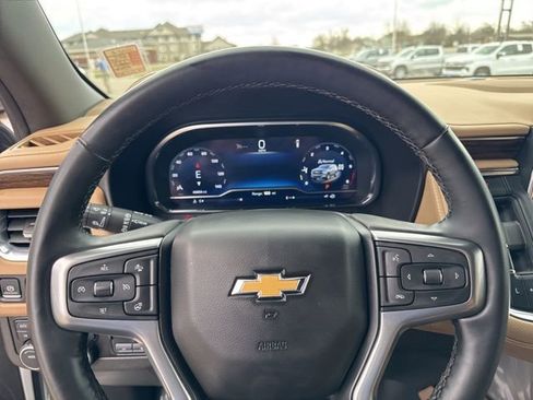 Used 2024 Chevrolet Suburban Premier w/ Premium Package AWD/4WD image 16