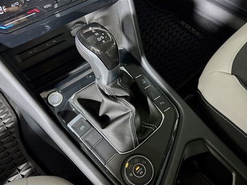 New 2025 Volkswagen Taos SE image 17