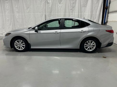 Used 2025 Toyota Camry LE image 4