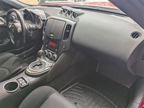 Used 2019 Nissan 370Z Roadster image 26
