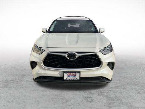 Used 2020 Toyota Highlander L image 2