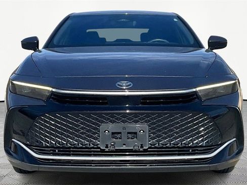 Used 2023 Toyota Crown XLE image 3