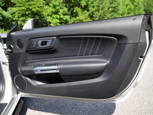 Used 2018 Ford Mustang GT Premium RWD image 28