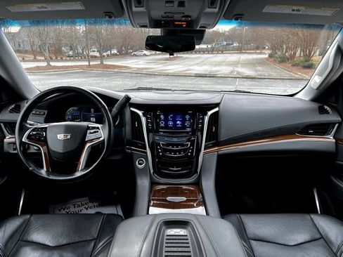Used 2018 Cadillac Escalade ESV Luxury image 31