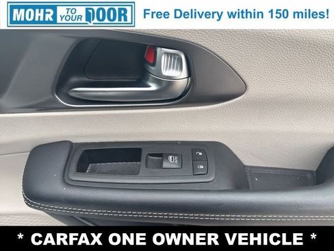 Used 2023 Chrysler Pacifica Touring-L image 19