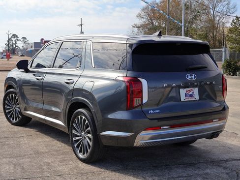 Used 2023 Hyundai Palisade Calligraphy image 2