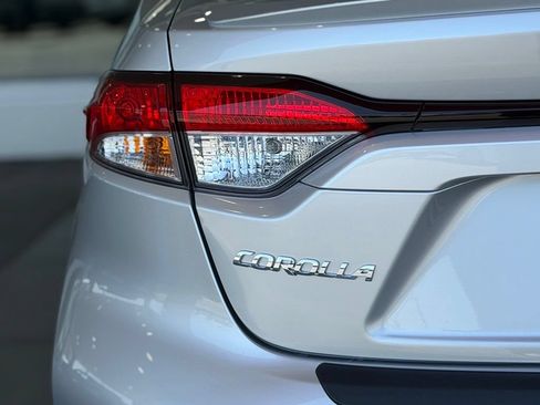 Certified 2024 Toyota Corolla SE w/ SE Package FWD image 11