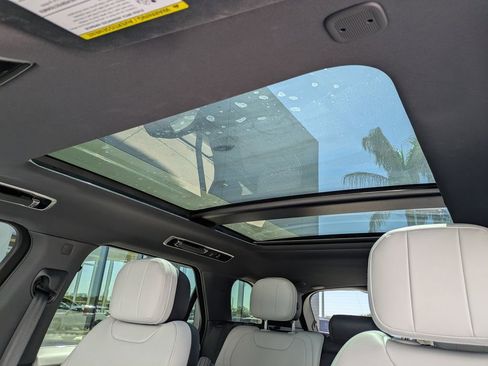 Used 2025 Land Rover Range Rover Sport Dynamic SE image 23