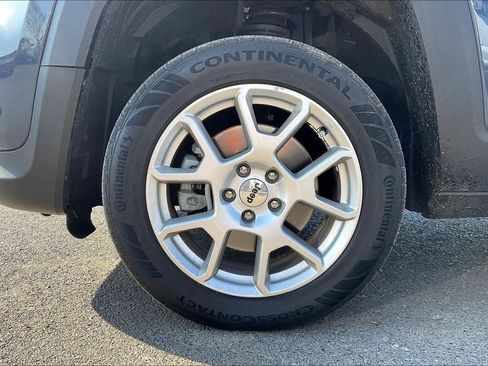 Used 2023 Jeep Renegade Latitude image 2