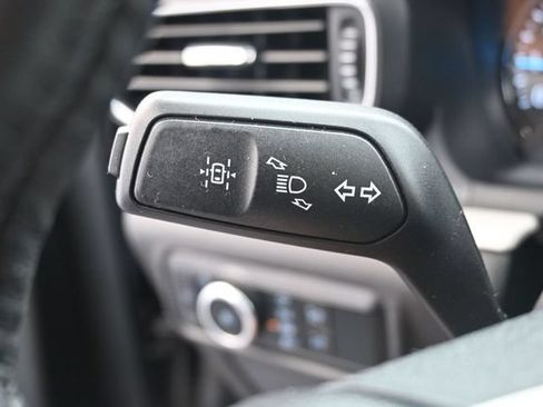 Used 2023 Ford Explorer XLT w/ Equipment Group 202A AWD/4WD image 18