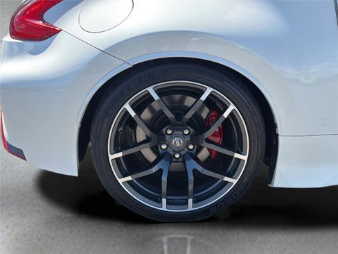 Used 2017 Nissan 370Z NISMO RWD image 37