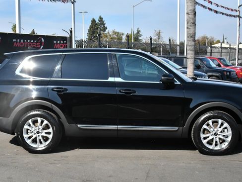 Used 2022 Kia Telluride LX image 9