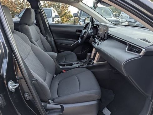 Used 2024 Toyota Corolla Cross LE FWD image 32
