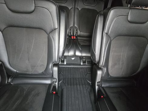 Used 2023 Jeep Grand Cherokee L Laredo AWD/4WD image 10