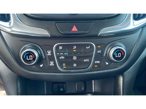 Used 2018 Chevrolet Equinox LT FWD image 21