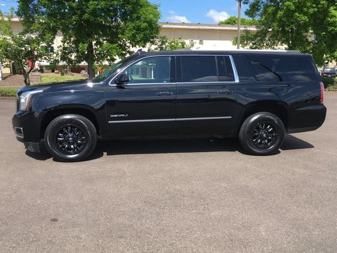 Used 2017 GMC Yukon XL Denali w/ Open Road Package AWD/4WD image 3