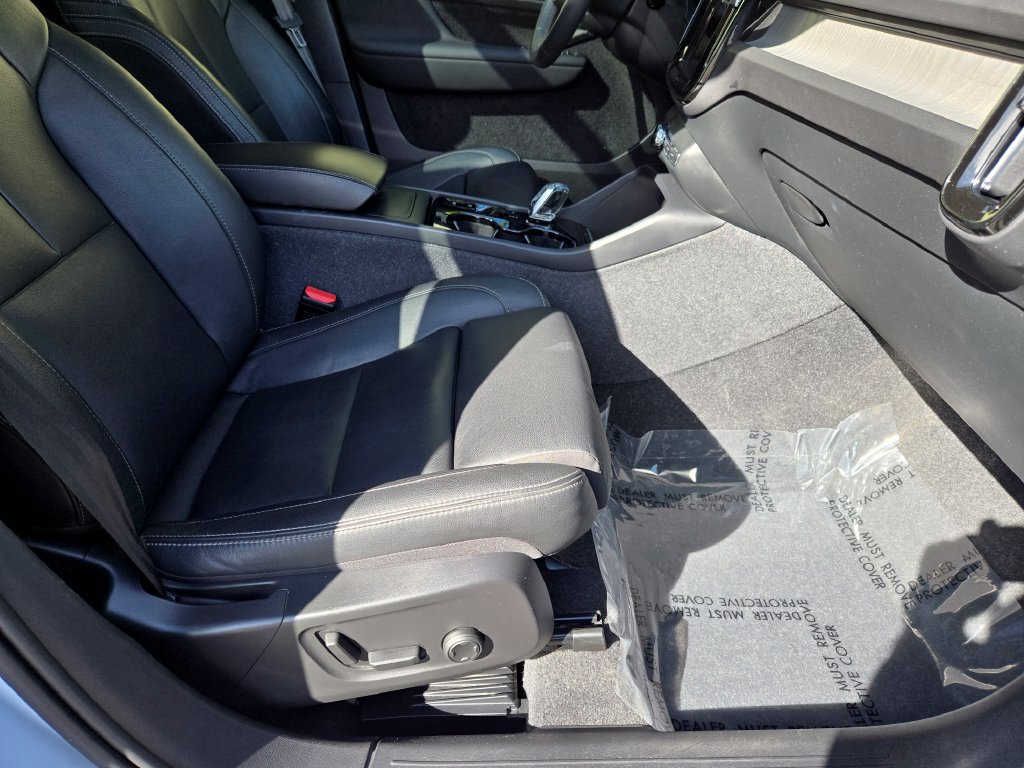 Used 2024 Volvo XC40 B5 Plus w/ Protection Package Premier AWD/4WD image 50