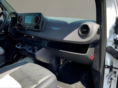Used 2022 Mercedes-Benz Sprinter 2500 image 18